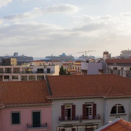 Five Design Rooftop By Storytellers Apartmán *